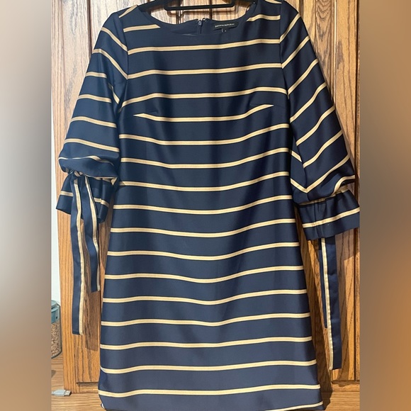 Banana Republic Dress Size 2, like new - Picture 3 of 3